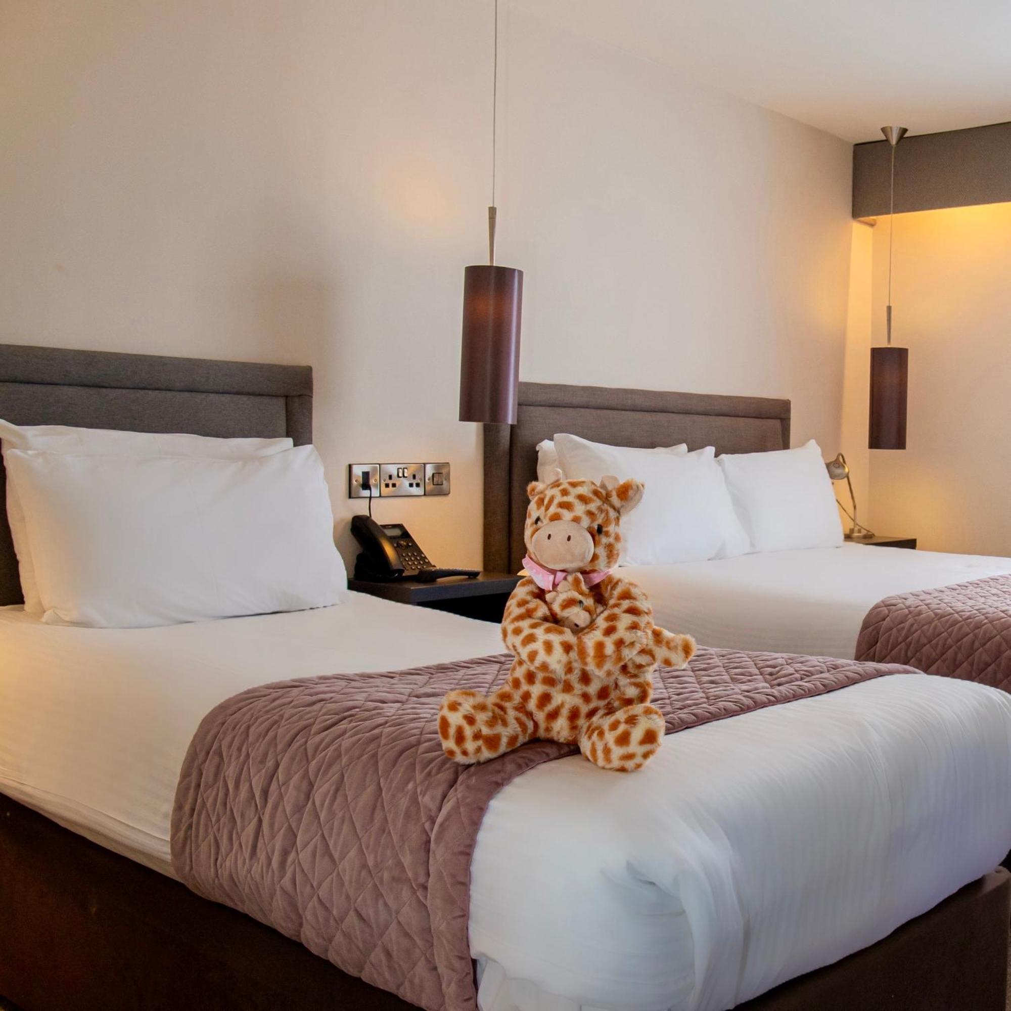 The Enniskillen Hotel And Motel Экстерьер фото