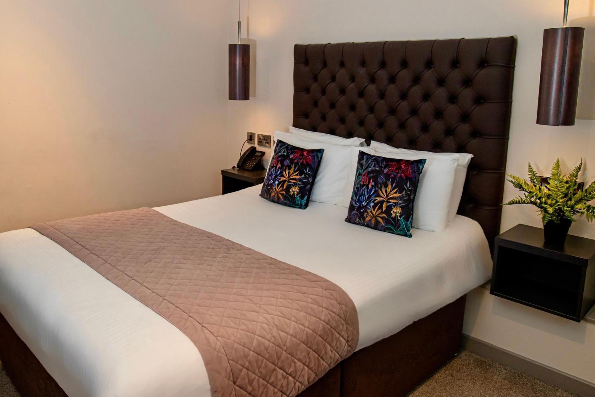 The Enniskillen Hotel And Motel Экстерьер фото