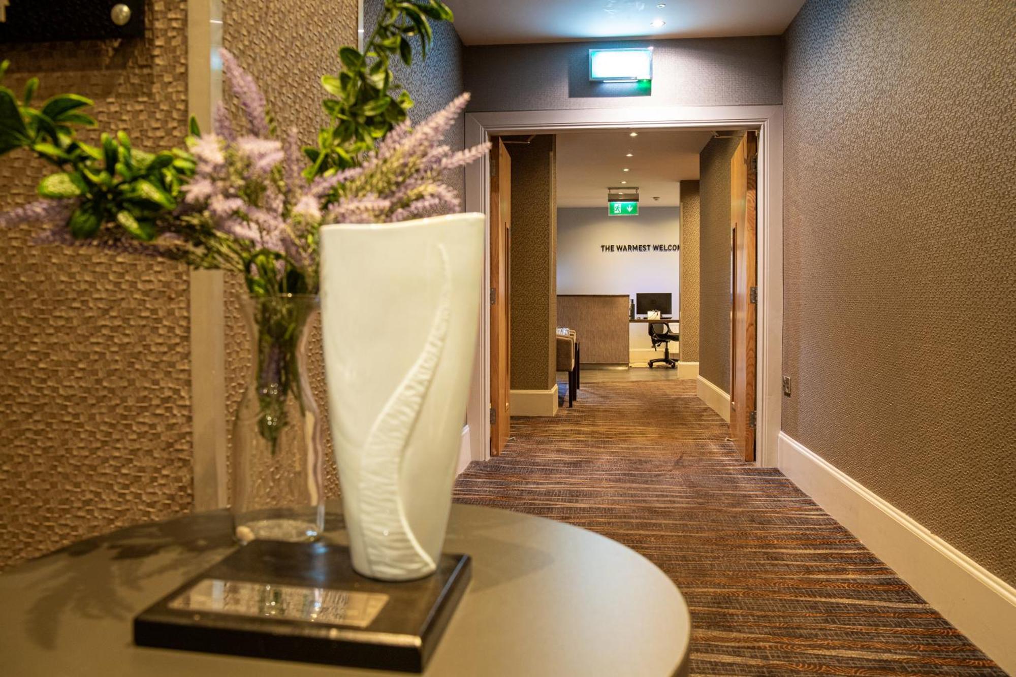 The Enniskillen Hotel And Motel Экстерьер фото