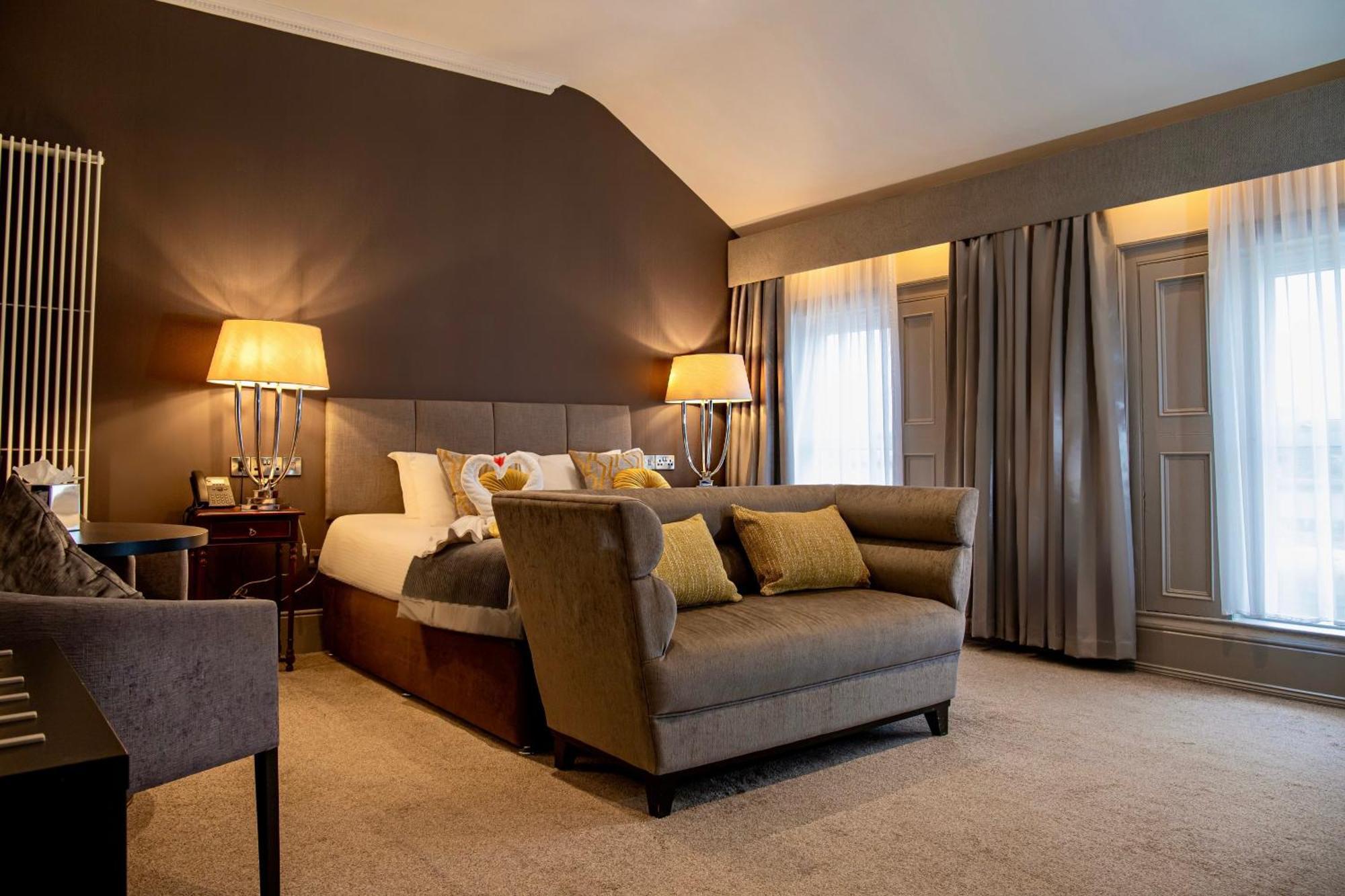 The Enniskillen Hotel And Motel Экстерьер фото